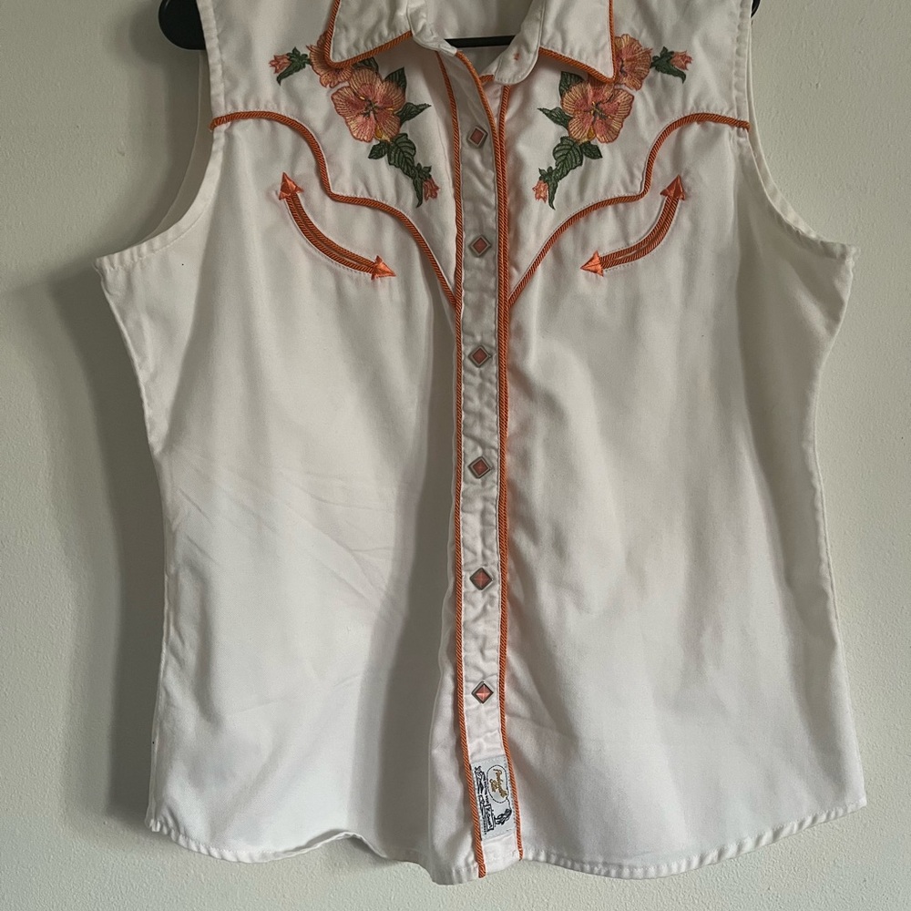 Wrangler White Sleeveless Floral Embroidered Shirt